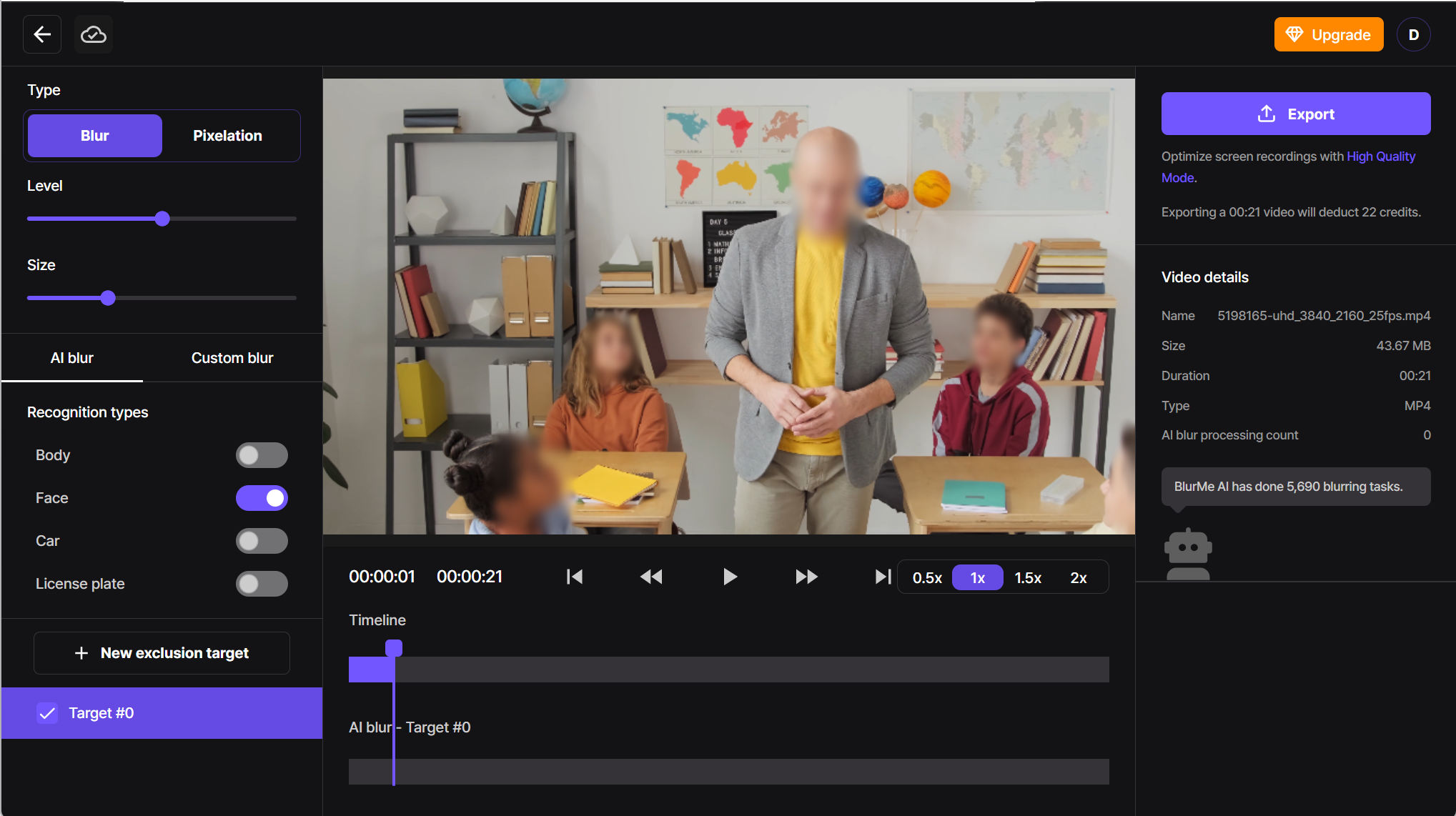 Interface de BlurMe appliquant automatiquement un flou sur les visages détectés dans une photo