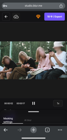  Image illustrant la détection automatique des visages et l’application du flou avec BlurMe